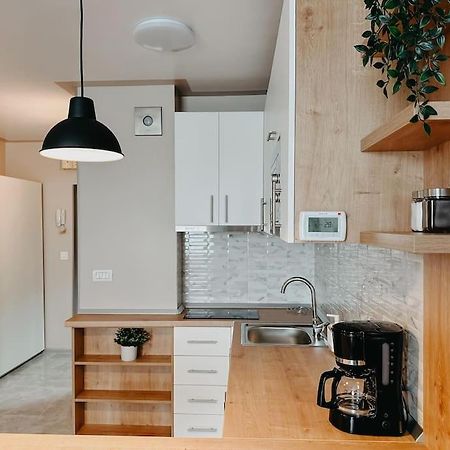 Agoll Victoria - Self Checkin Apartment Resita Exterior photo